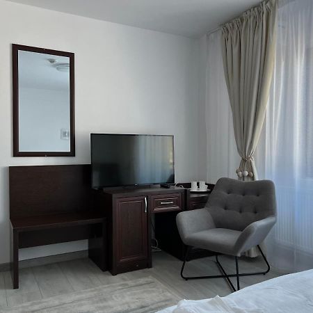 Hotel Mara Брэила Экстерьер фото